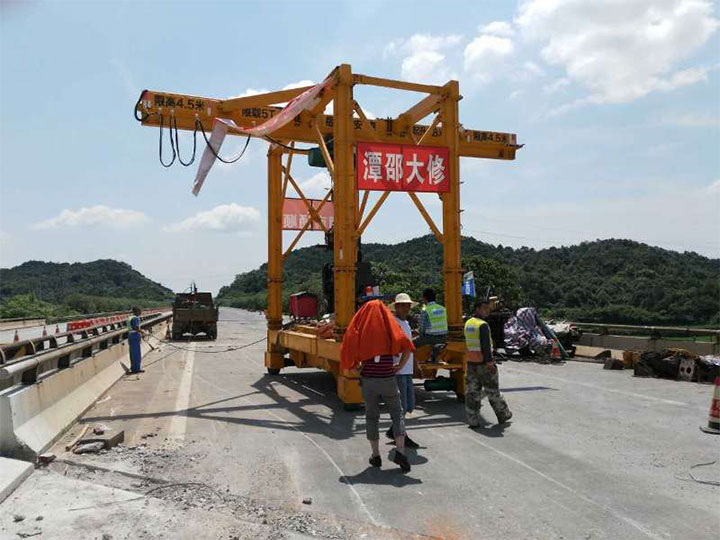 重型模塊智能拆模機(jī)